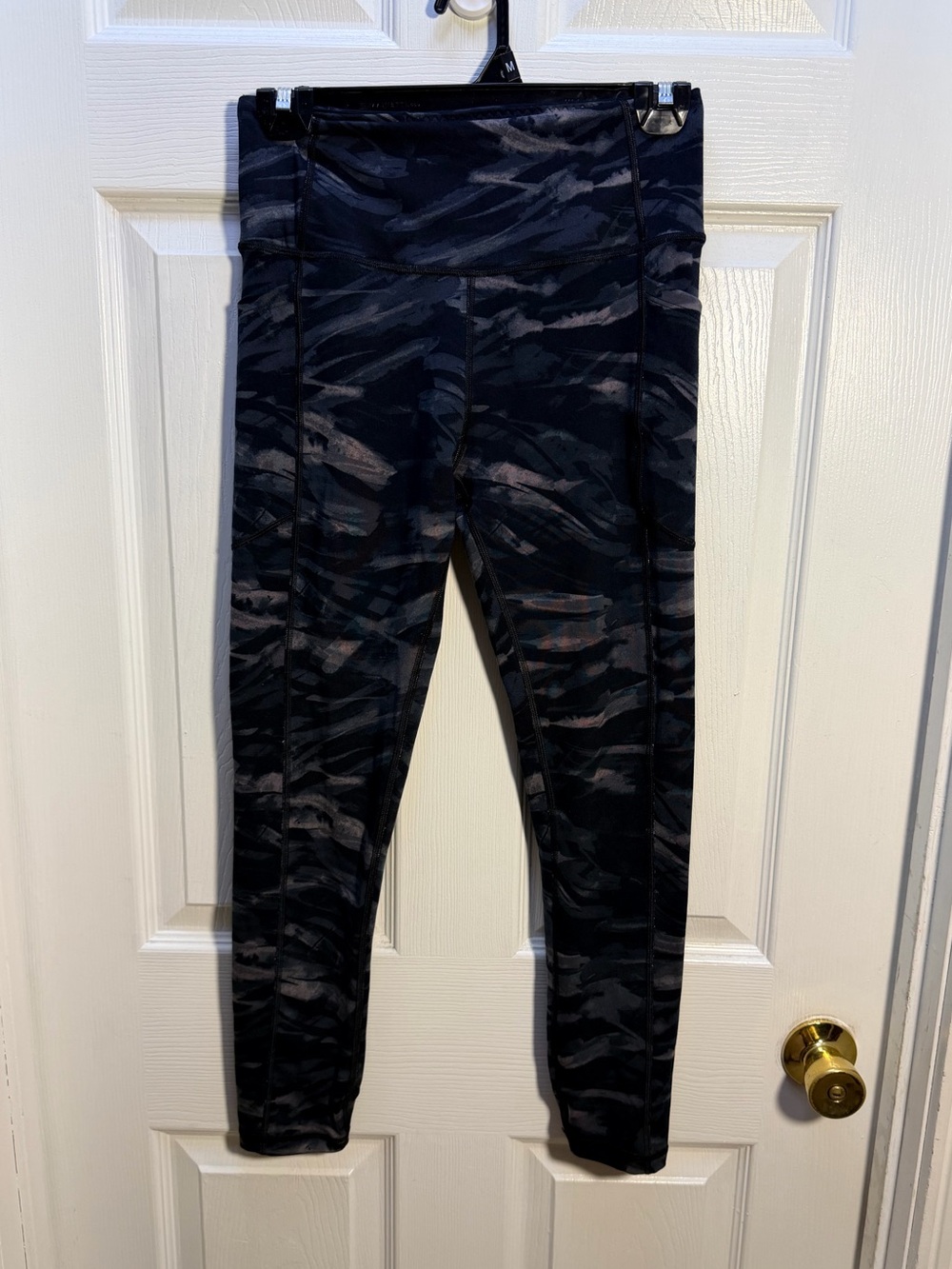 Victoria's Secret Black & Gray Print Leggings